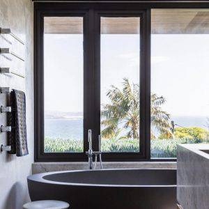 Baths Pietra Bianca Whitney Bath Colour: Malibu Solid Size: 1600x900x530 Place & Palette