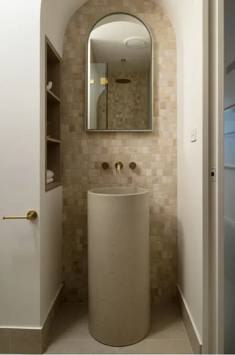 Concrete Polished Full Height Round Pedestal Basin