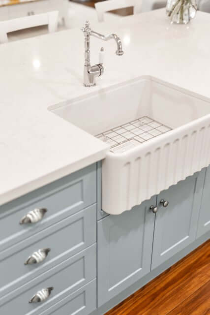 Basins Turner Hastings Novi Fireclay Butler Sink Size: 50x46 Colour: Gloss White Overflow: With Overflow Place & Palette